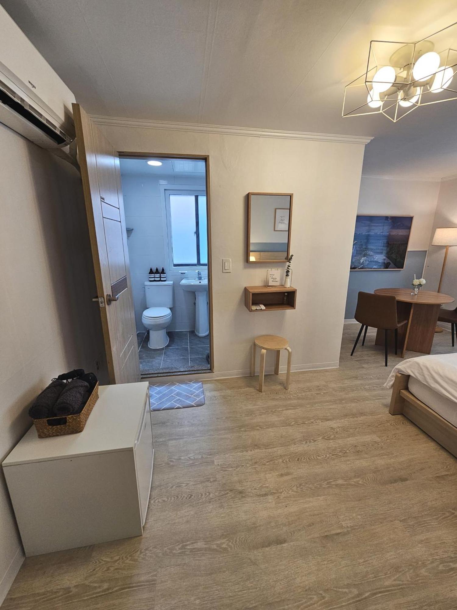 Omg House Hotell Seoul Rum bild